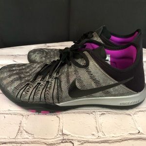 👟 NIKE FlyKnit Free Training Shoe - size 6